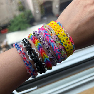 Rainbow Loom® Bracelet Craft Kit Features Carrying Case, 8 Bracelet Instructions, Bracelet Display Rack, 1800 Colorful Bands, Make Up to 72 Bracelets for Boys and Girls 7+